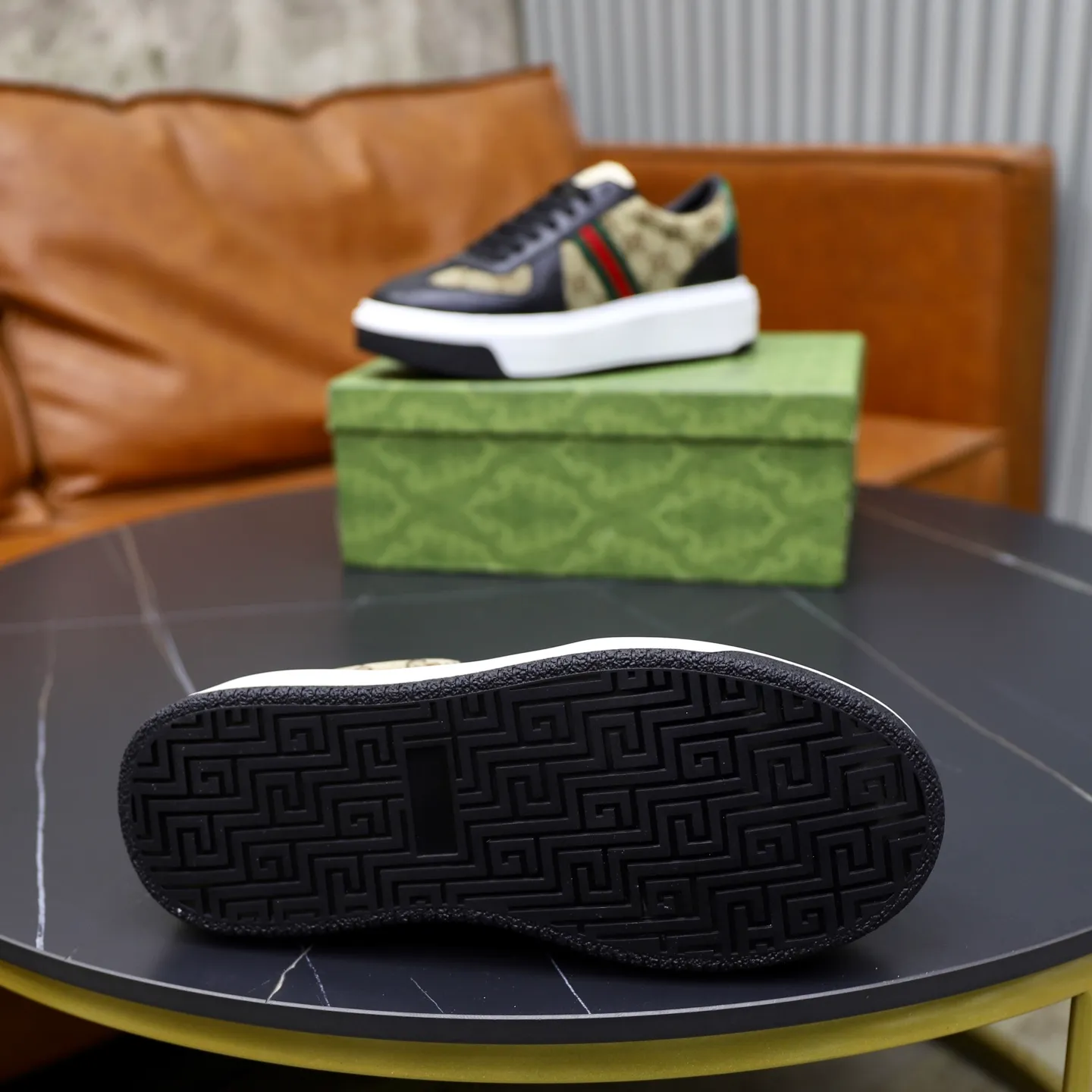 Ex-factory price: 462💰🙅‍♂️🙅‍♂️🙅‍♂️ Brand: GUCCI Standard code: 38-44 (45 customized) Grade: Same as the official website Material: Original material splicing Comfortable and breathable lining Lightweight and wear-resistant sports outsole Style category: Men's fashionable casual shoes Running sneakers Distinguished luxury brand elements Top luxury Color: actual picture color